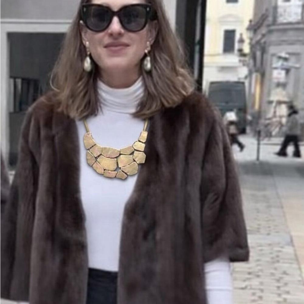 Elegant Gold Statement Necklace